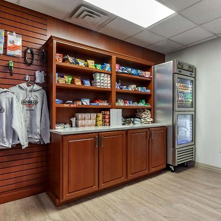 Best Western Plus Sparta Trail Lodge Bagian luar foto