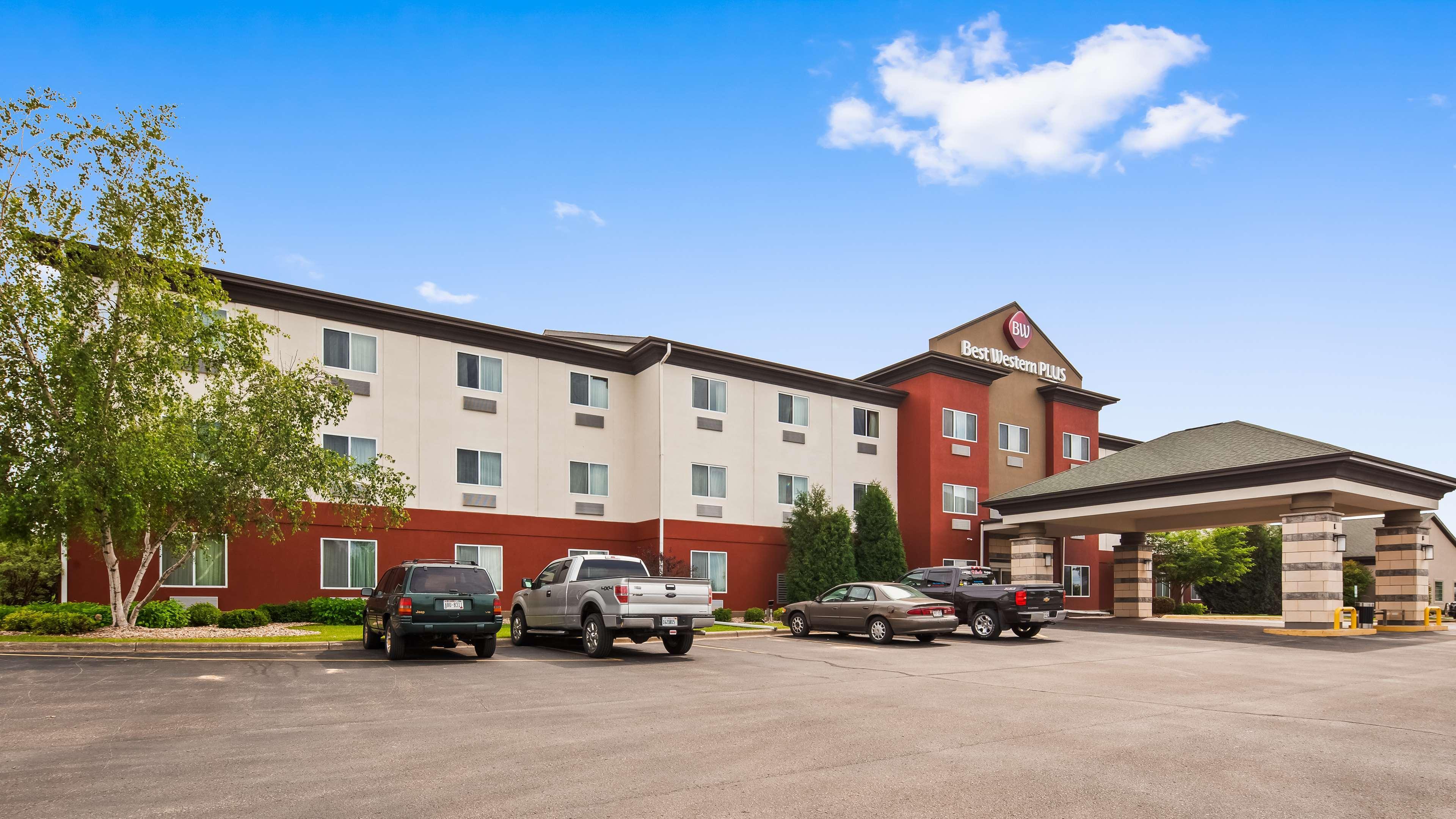 Best Western Plus Sparta Trail Lodge Bagian luar foto