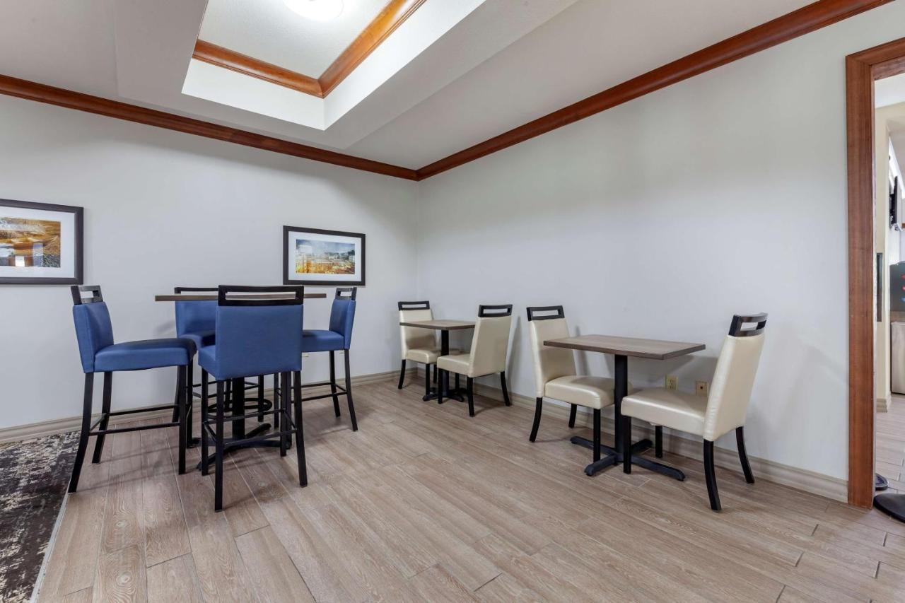 Best Western Plus Sparta Trail Lodge Bagian luar foto