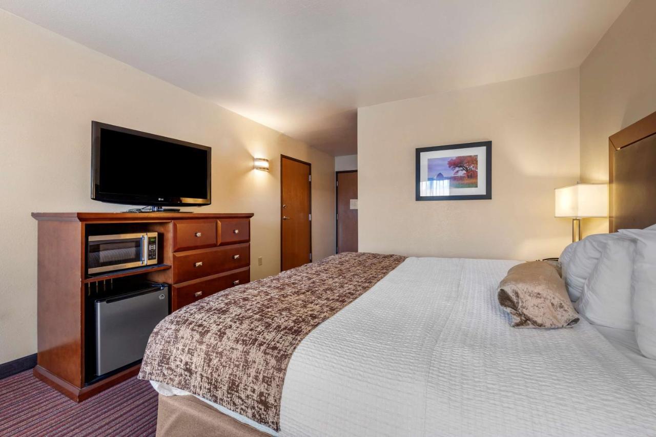 Best Western Plus Sparta Trail Lodge Bagian luar foto