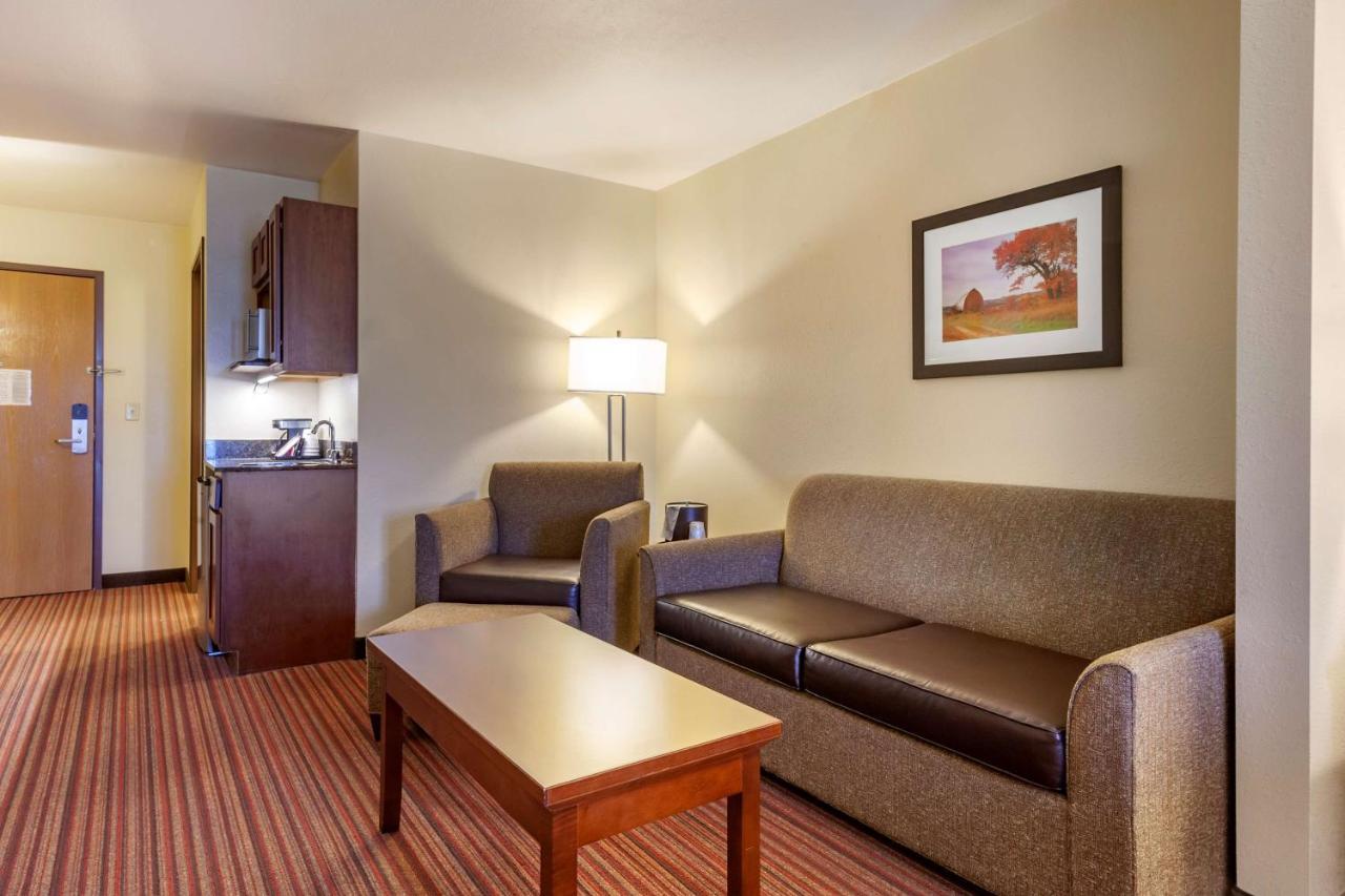 Best Western Plus Sparta Trail Lodge Bagian luar foto