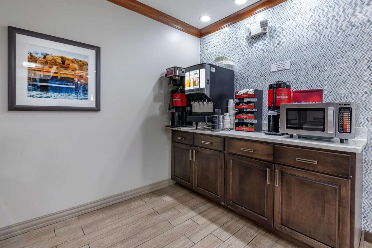 Best Western Plus Sparta Trail Lodge Bagian luar foto