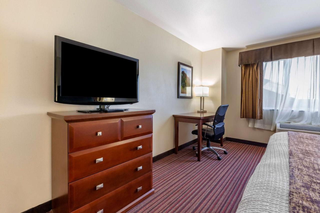 Best Western Plus Sparta Trail Lodge Bagian luar foto