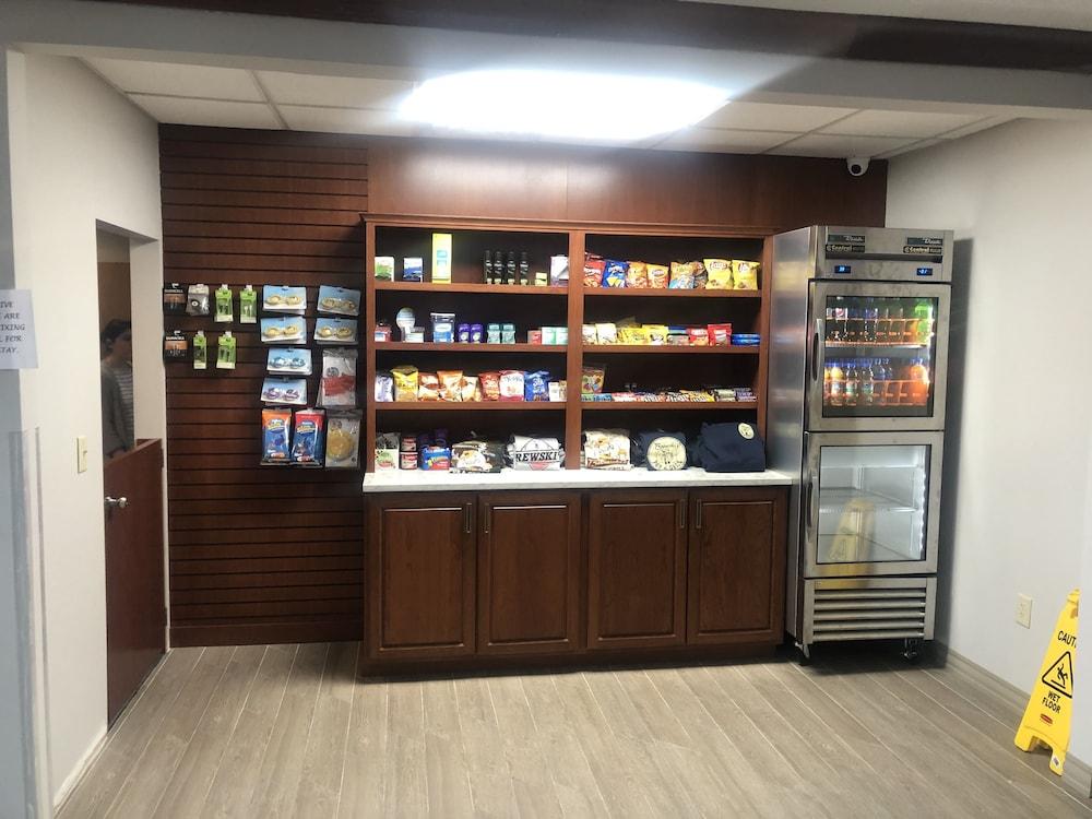 Best Western Plus Sparta Trail Lodge Bagian luar foto