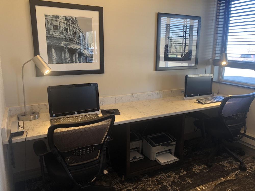 Best Western Plus Sparta Trail Lodge Bagian luar foto
